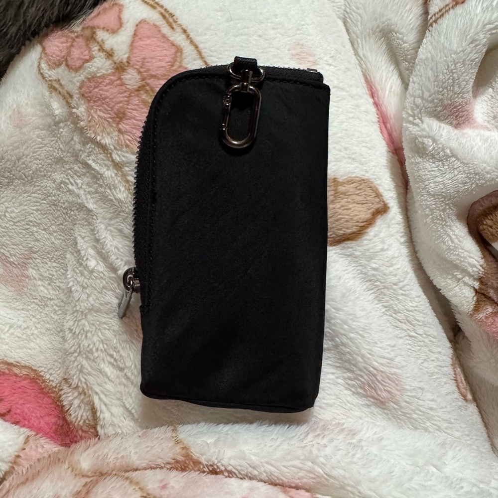 Lululemon Black Clip able Wallet - Picture 2 of 3